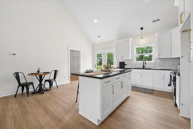 1488 Hickory Cove LN, Moneta, VA 24121