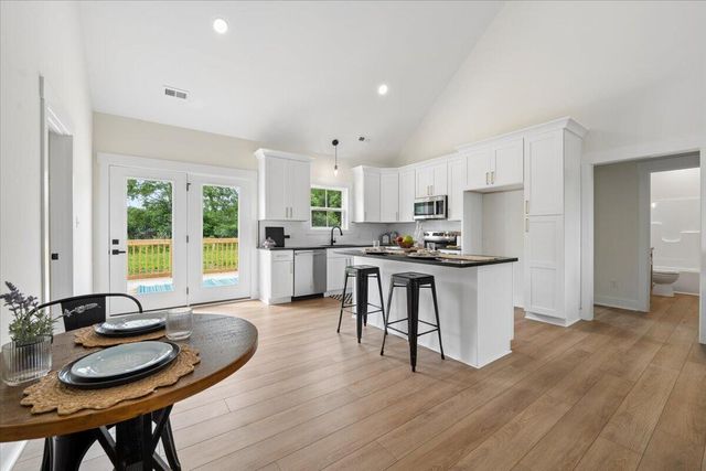 1488 Hickory Cove LN, Moneta, VA 24121
