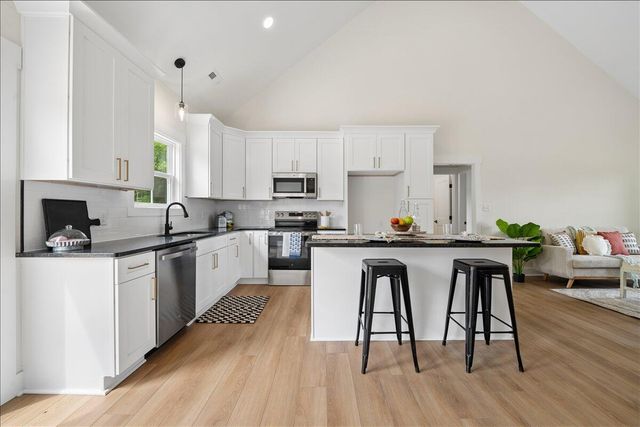 1488 Hickory Cove LN, Moneta, VA 24121