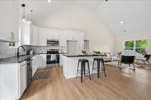 1488 Hickory Cove LN, Moneta, VA 24121