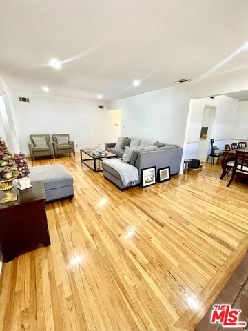 13127 Hartland Street, North Hollywood (los Angeles), CA 91605