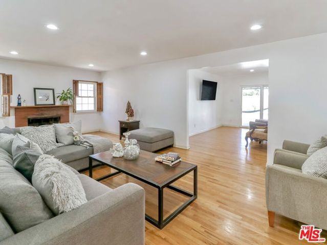 13127 Hartland Street, North Hollywood (los Angeles), CA 91605