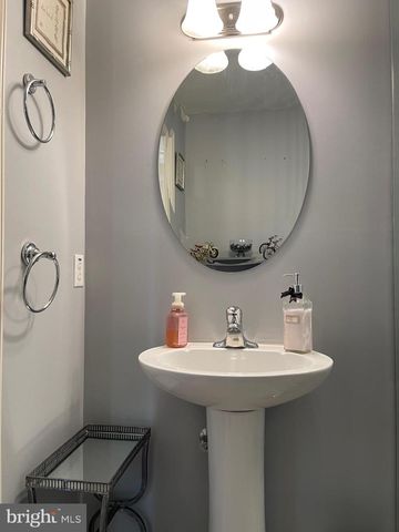 68 W BARBER AVE, Woodbury, NJ 08096