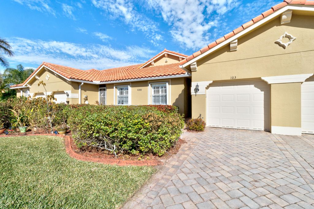 6380 Oxford Circle 103, Vero Beach, FL 32966