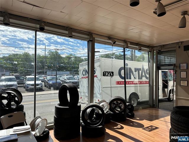 124 Goffle Road 124, Hawthorne, NJ 07506