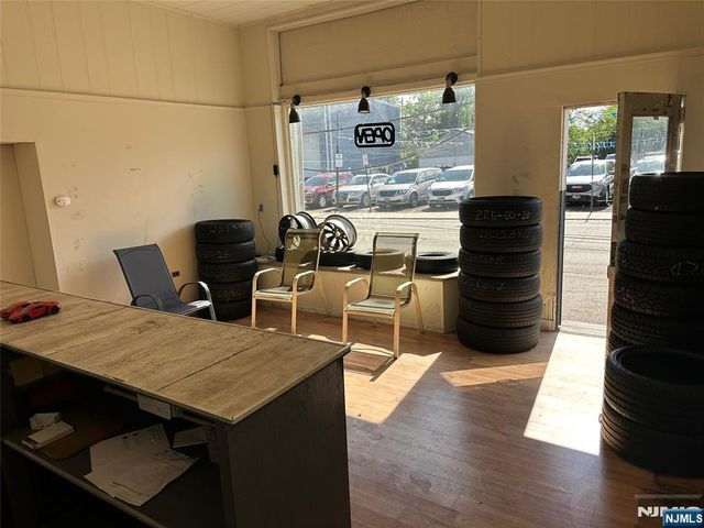 124 Goffle Road 124, Hawthorne, NJ 07506