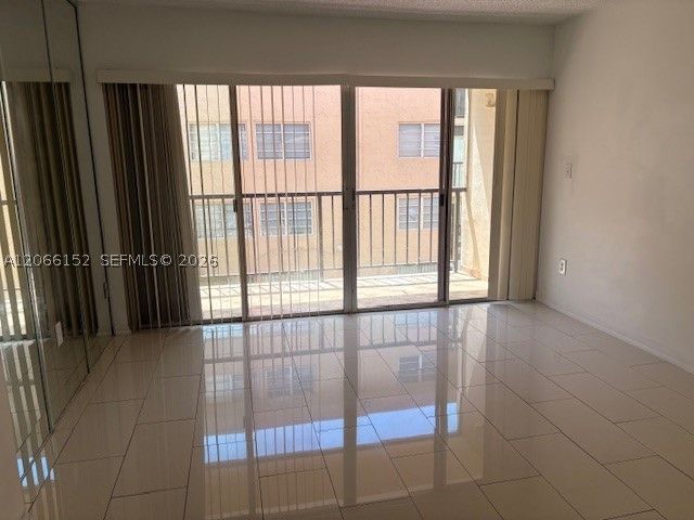 8893 Fontainebleau Blvd 304, Miami, FL 33172