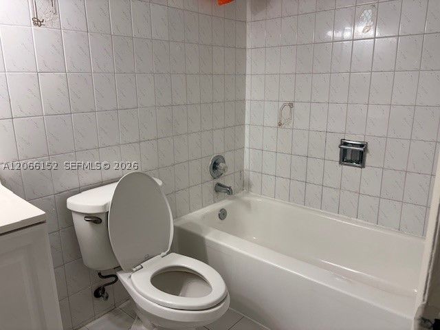 8893 Fontainebleau Blvd 304, Miami, FL 33172