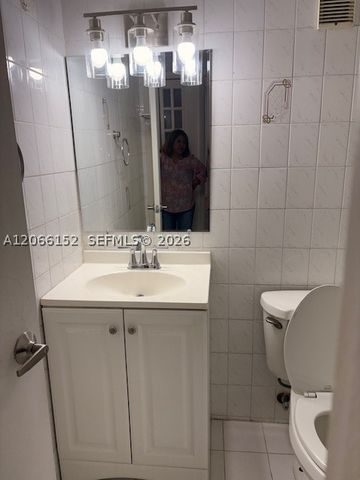8893 Fontainebleau Blvd 304, Miami, FL 33172