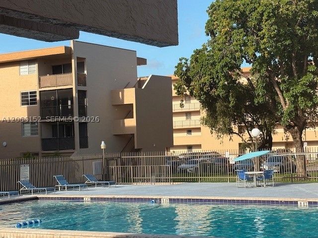 8893 Fontainebleau Blvd 304, Miami, FL 33172