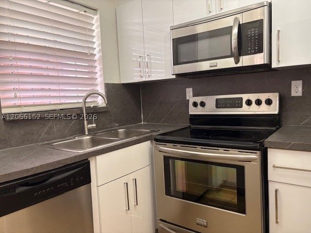 8893 Fontainebleau Blvd 304, Miami, FL 33172