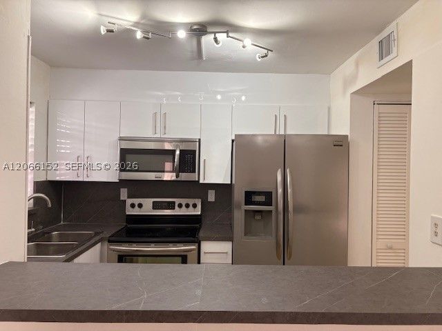 8893 Fontainebleau Blvd 304, Miami, FL 33172