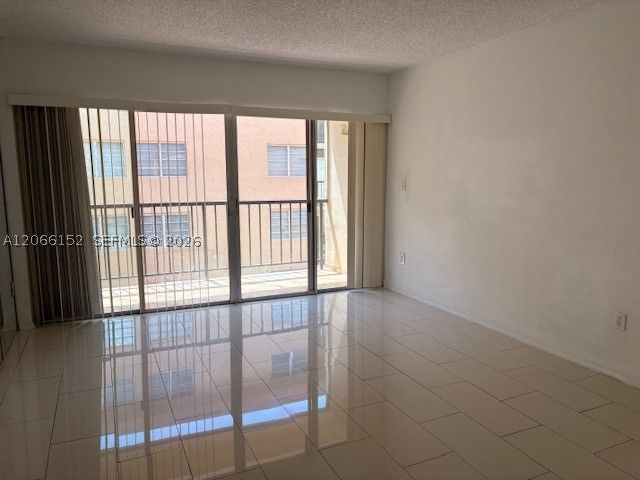 8893 Fontainebleau Blvd 304, Miami, FL 33172