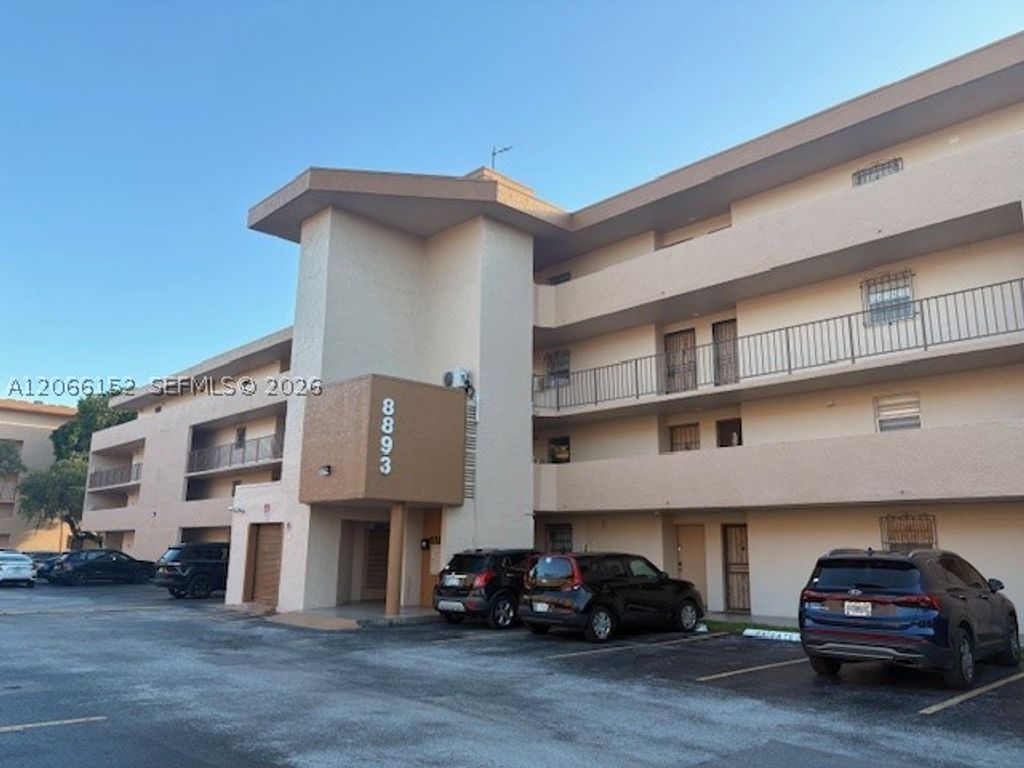 8893 Fontainebleau Blvd 304, Miami, FL 33172