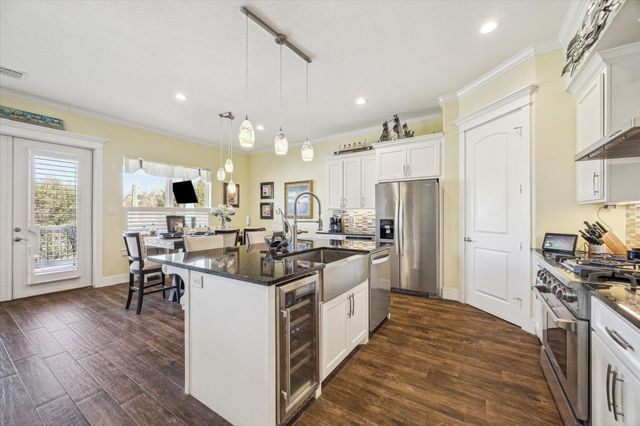 827 Hawthorne Road, Clear Lake Shores, TX 77565