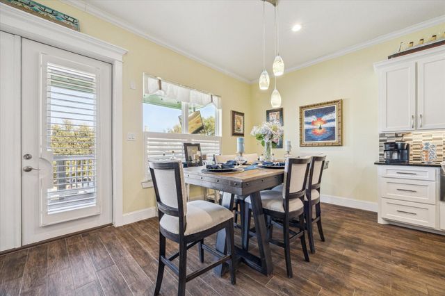 827 Hawthorne Road, Clear Lake Shores, TX 77565