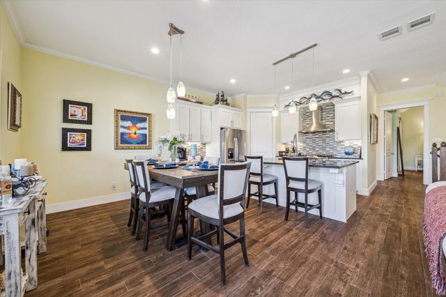 827 Hawthorne Road, Clear Lake Shores, TX 77565