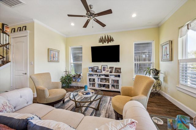 827 Hawthorne Road, Clear Lake Shores, TX 77565