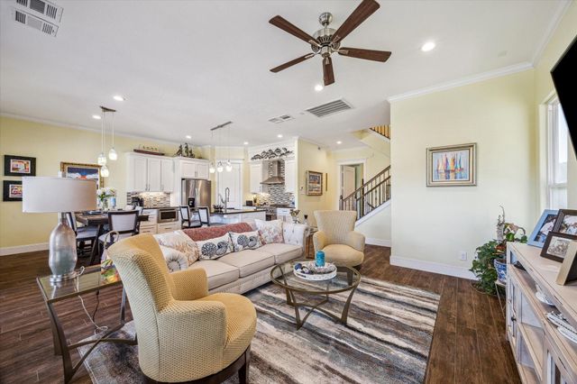 827 Hawthorne Road, Clear Lake Shores, TX 77565