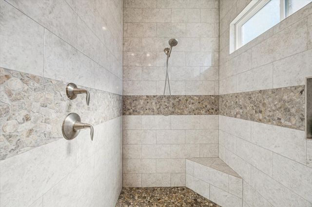 827 Hawthorne Road, Clear Lake Shores, TX 77565