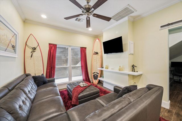 827 Hawthorne Road, Clear Lake Shores, TX 77565