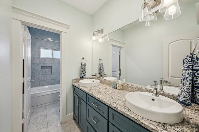 827 Hawthorne Road, Clear Lake Shores, TX 77565