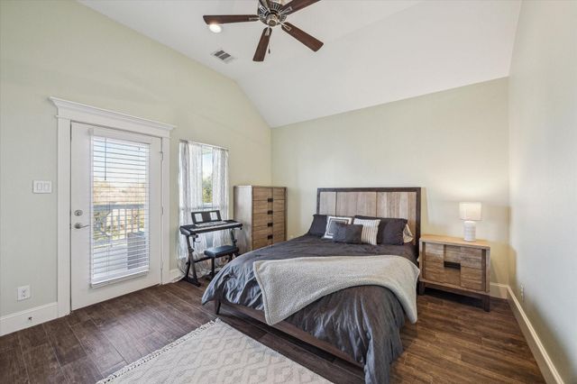 827 Hawthorne Road, Clear Lake Shores, TX 77565