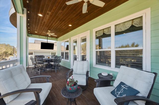 827 Hawthorne Road, Clear Lake Shores, TX 77565