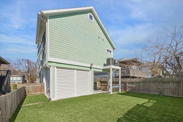 827 Hawthorne Road, Clear Lake Shores, TX 77565