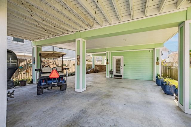 827 Hawthorne Road, Clear Lake Shores, TX 77565