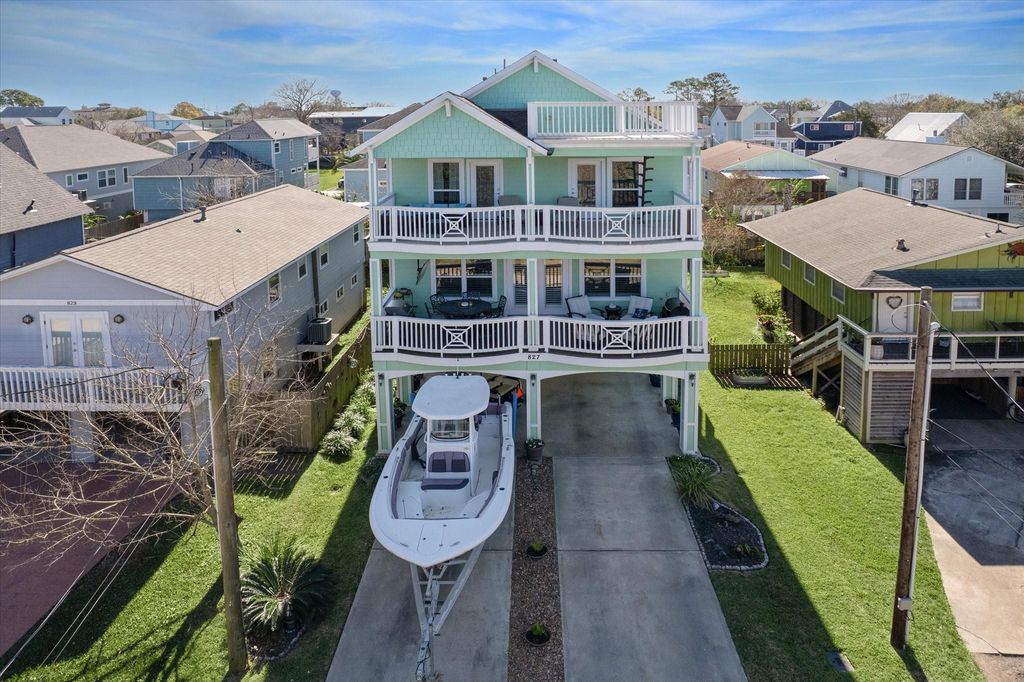 827 Hawthorne Road, Clear Lake Shores, TX 77565