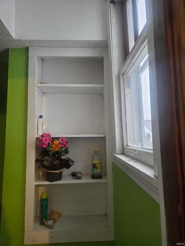 1012 S Linwood Avenue, Evansville, IN 47713