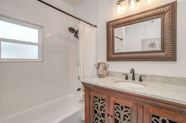 116 E Akard Street, Weatherford, TX 76086