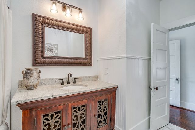 116 E Akard Street, Weatherford, TX 76086