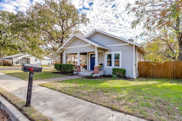 116 E Akard Street, Weatherford, TX 76086