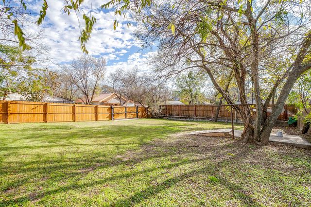 116 E Akard Street, Weatherford, TX 76086