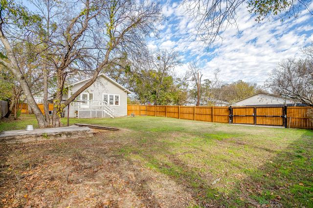 116 E Akard Street, Weatherford, TX 76086