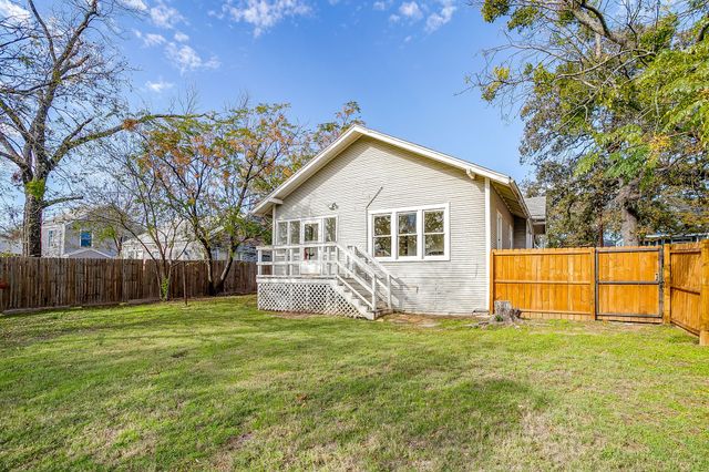 116 E Akard Street, Weatherford, TX 76086