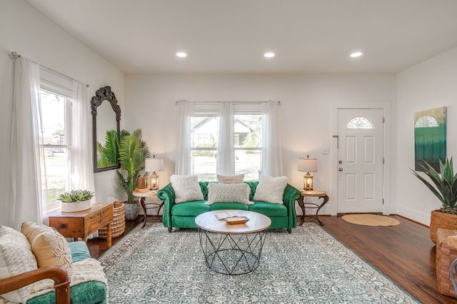 116 E Akard Street, Weatherford, TX 76086