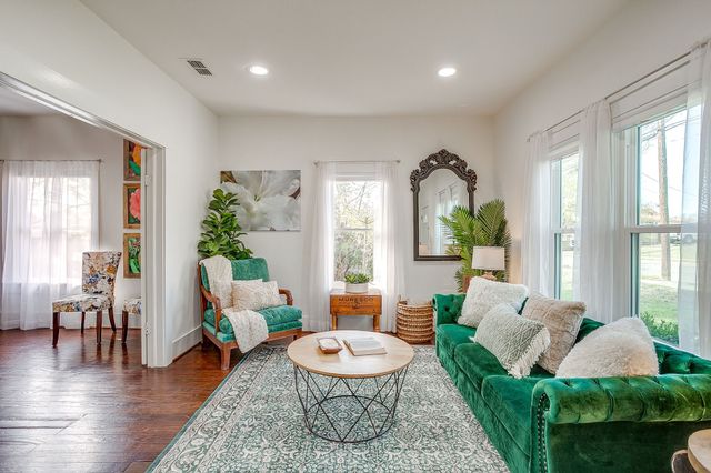 116 E Akard Street, Weatherford, TX 76086