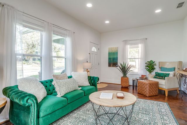 116 E Akard Street, Weatherford, TX 76086