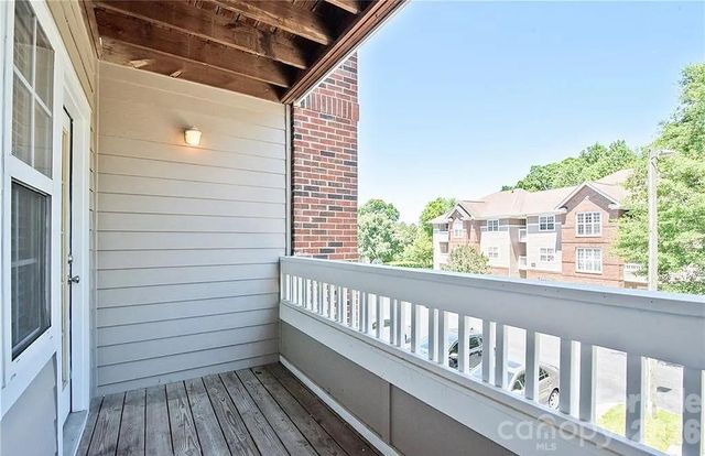 9810 Campus Walk Lane H, Charlotte, NC 28262