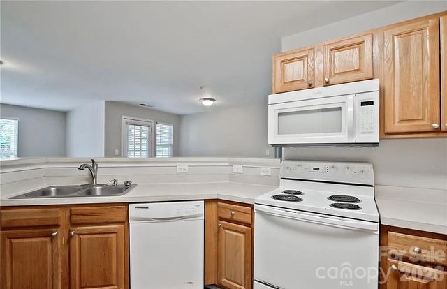 9810 Campus Walk Lane H, Charlotte, NC 28262