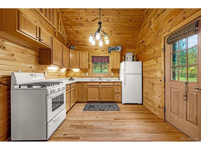 322 Phoebus Dr, Florissant, CO 80816