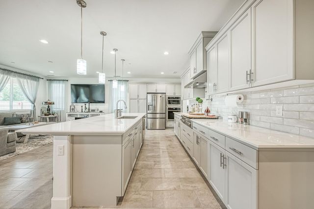 1122 Creekside Avenue, Madera, CA 93636