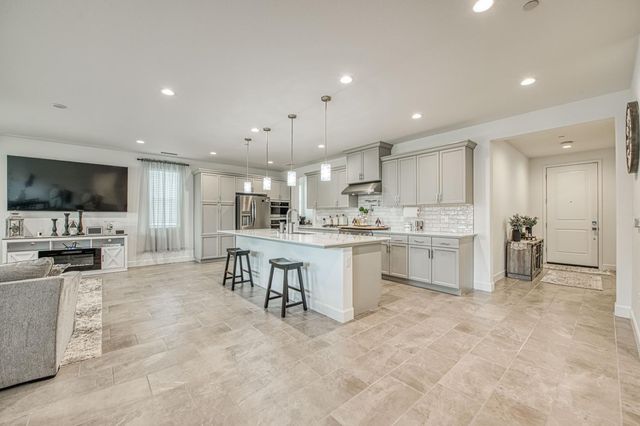 1122 Creekside Avenue, Madera, CA 93636