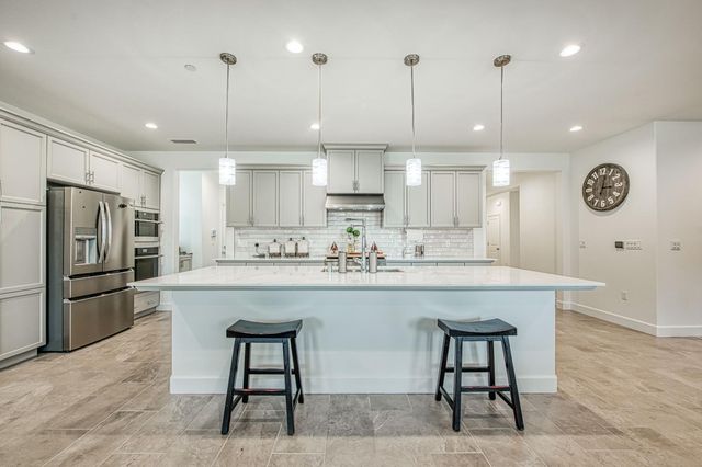 1122 Creekside Avenue, Madera, CA 93636