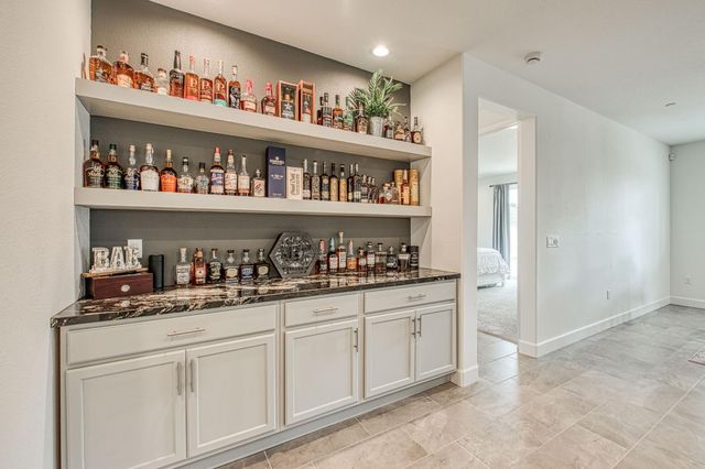 1122 Creekside Avenue, Madera, CA 93636