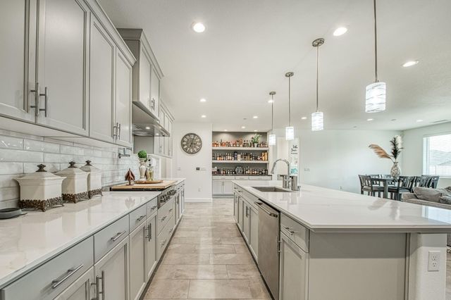 1122 Creekside Avenue, Madera, CA 93636