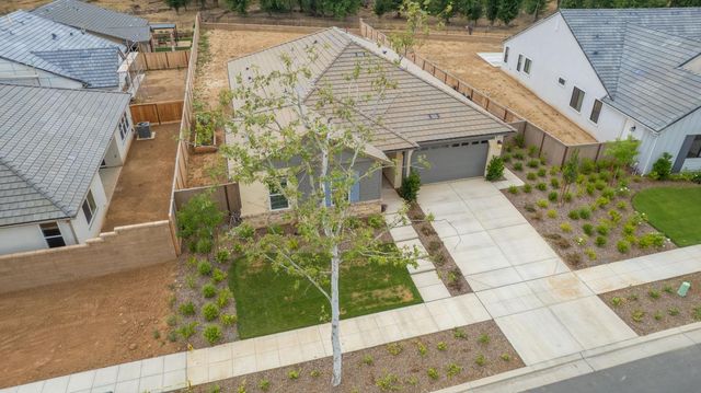 1122 Creekside Avenue, Madera, CA 93636